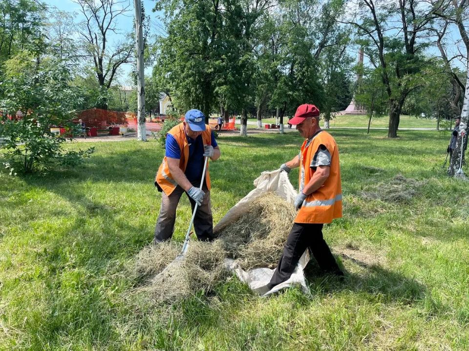 МУП «Простор» ежедневно выполняет все необходимые работы по содержанию городских улиц МУП «Простор» ежедневно выполняет все необходимые работы по содержанию городских улиц
