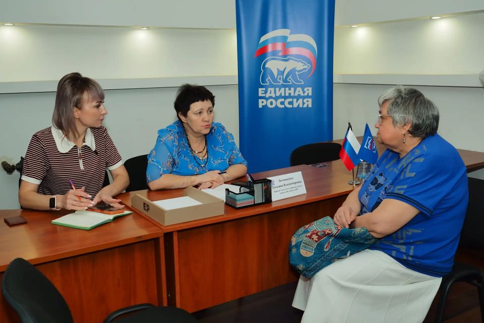 В общественных приёмных единороссов слышат каждого, помогают всем В общественных приёмных единороссов слышат каждого, помогают всем