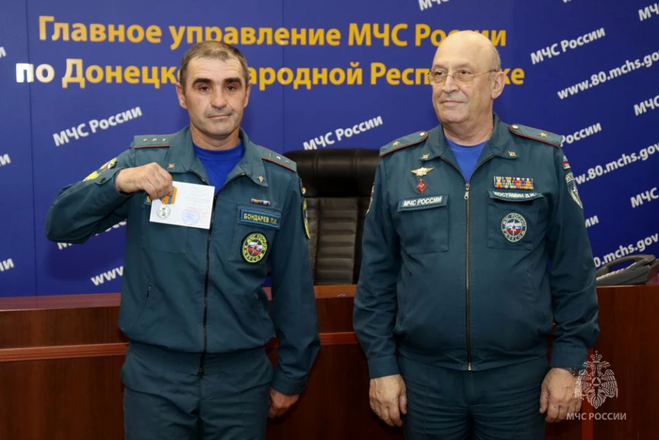 Герои среди нас: в ДНР наградили тех, кто ежедневно спасает жизни Герои среди нас: в ДНР наградили тех, кто ежедневно спасает жизни