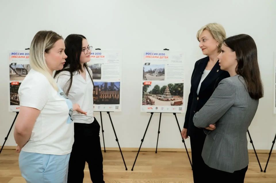 В Донецке при поддержке «Единой России» проходит выставка «Россия 2030 глазами детей» В Донецке при поддержке «Единой России» проходит выставка «Россия 2030 глазами детей»