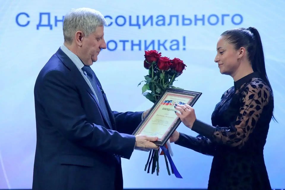 Председатель Правительства ДНР Андрей Чертков поздравил социальных работников с профессиональным праздником