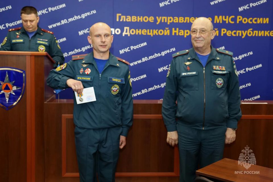 Герои среди нас: в ДНР наградили тех, кто ежедневно спасает жизни Герои среди нас: в ДНР наградили тех, кто ежедневно спасает жизни