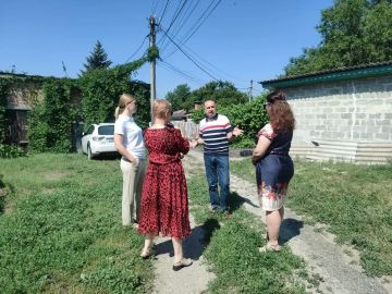 Во исполнение поручения Главы ДНР Дениса Пушилина, 8 июня, депутат Макеевского городского совета Александр Подгорный провел встречу с жителями Кировского района на подведомственной территории по ул. Панаса Мирного, 7