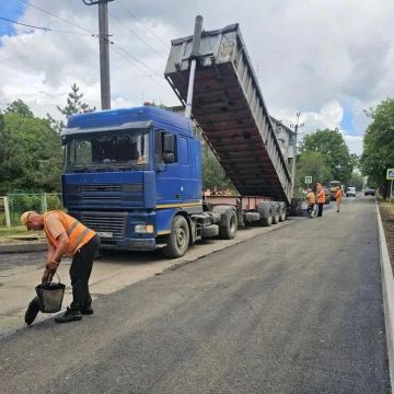 В Комсомольском продолжают ремонт дороги по народной программе Единой России