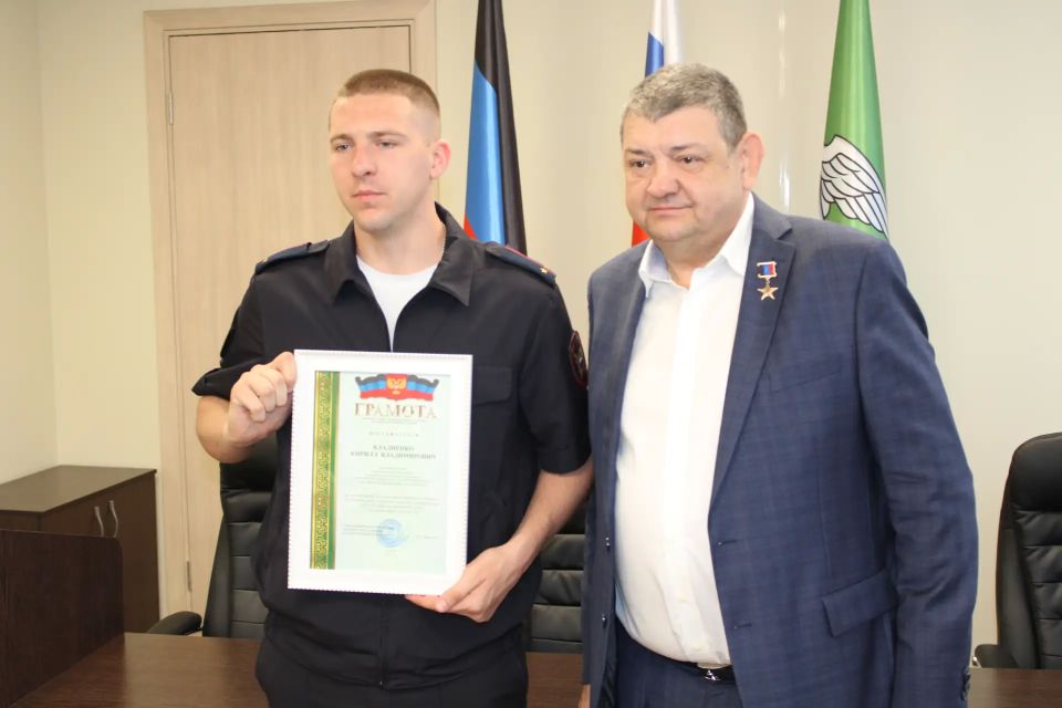 Иван Приходько: Сегодня в Горловке состоялось торжественное мероприятие, в рамках которого я выразил признательность сотрудникам правоохранительных органов и вручил им заслуженные награды Иван Приходько: Сегодня в Горловке состоялось торжественное мероприятие, в рамках которого я выразил признательность сотрудникам правоохранительных органов и вручил им заслуженные награды