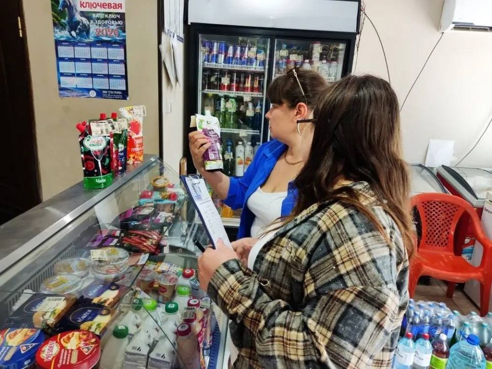 Сегодня, 09 июня в г.Моспино прошёл очередной рейд Народного контроля с целью осуществления контроля за соблюдением правил торговли и прав потребителей относительно надлежащего качества товаров и уровня торгового ... Сегодня, 09 июня в г.Моспино прошёл очередной рейд Народного контроля с целью осуществления контроля за соблюдением правил торговли и прав потребителей относительно надлежащего качества товаров и уровня торгового ...