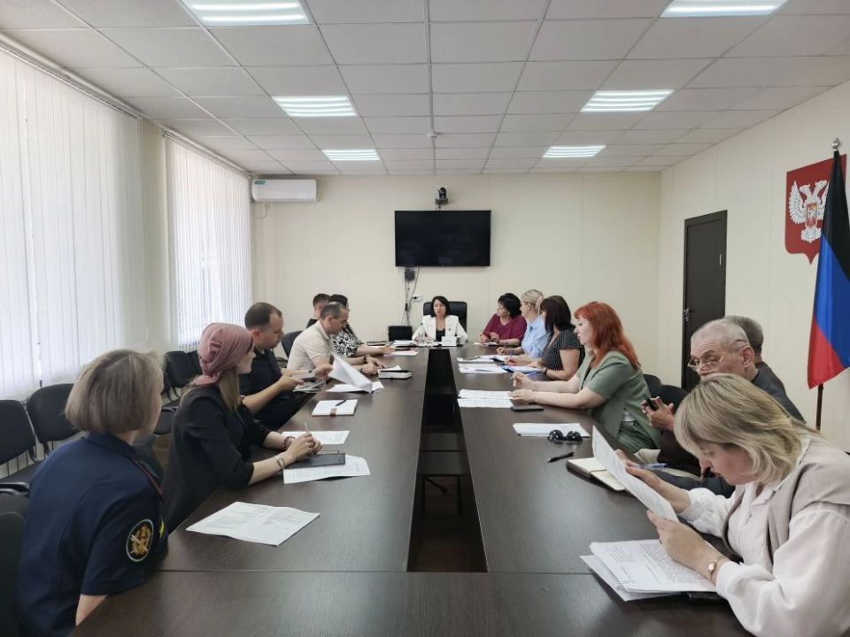 Состоялось очередное открытое заседание комиссии по делам несовершеннолетних и защите их прав муниципального образования Волновахский МО