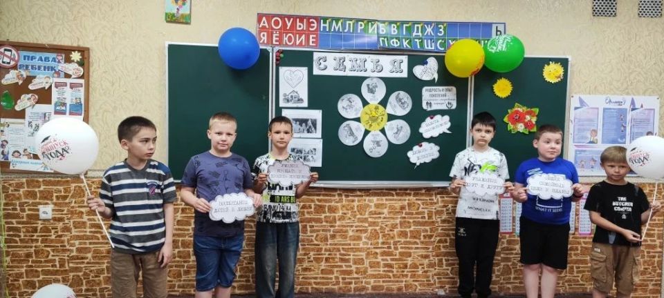 Весёлые каникулы. Время пребывания детей на площадках досуга в лагере при школе №39 городского округа Енакиево проходит весело и содержательно Весёлые каникулы. Время пребывания детей на площадках досуга в лагере при школе №39 городского округа Енакиево проходит весело и содержательно
