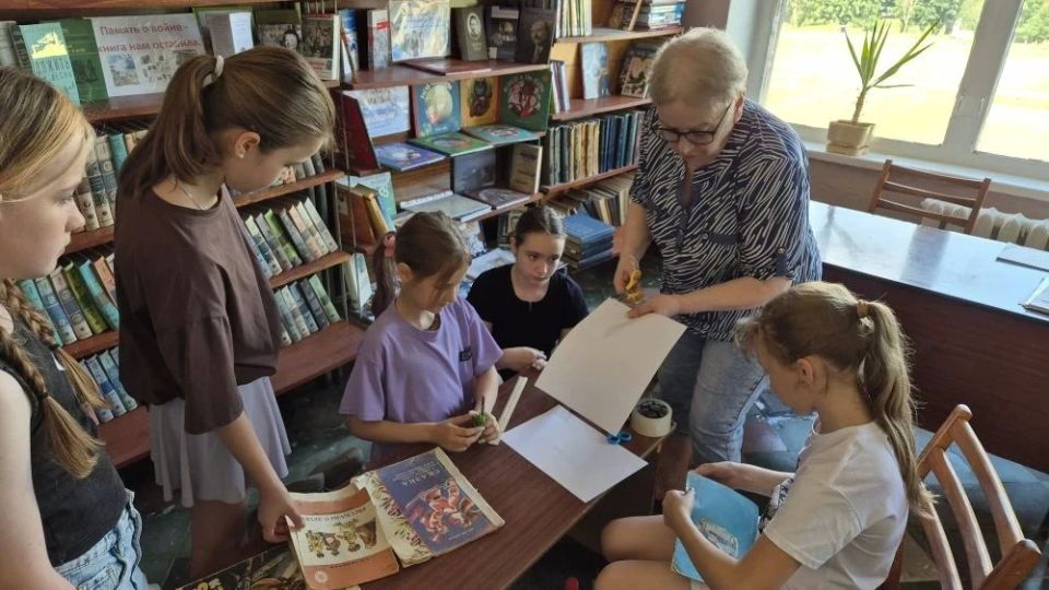 Весёлые каникулы. Время пребывания детей на площадках досуга в лагере при школе №39 городского округа Енакиево проходит весело и содержательно Весёлые каникулы. Время пребывания детей на площадках досуга в лагере при школе №39 городского округа Енакиево проходит весело и содержательно