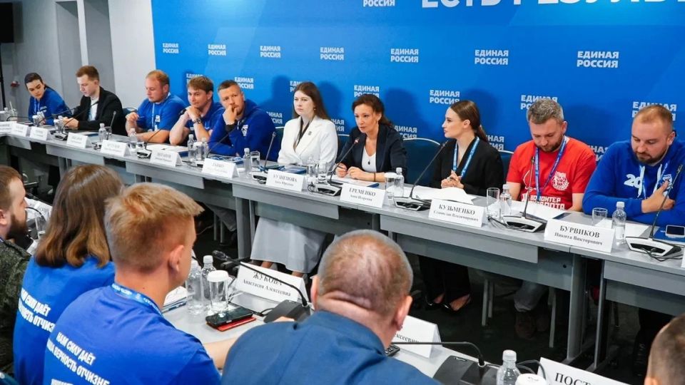 Принял участие в круглом столе «Поколение будущего: новые возможности для молодёжи» в рамках форума «Есть результат!» Принял участие в круглом столе «Поколение будущего: новые возможности для молодёжи» в рамках форума «Есть результат!»