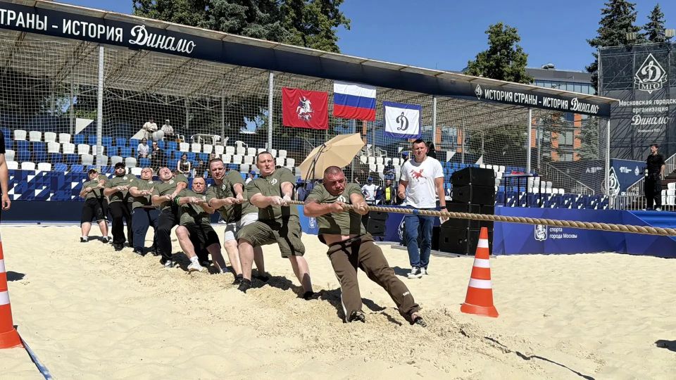 Транспортные полицейские Центрального федерального округа традиционно стали частью яркого спортивного праздника, организованного спортивным обществом «Динамо» Транспортные полицейские Центрального федерального округа традиционно стали частью яркого спортивного праздника, организованного спортивным обществом «Динамо»