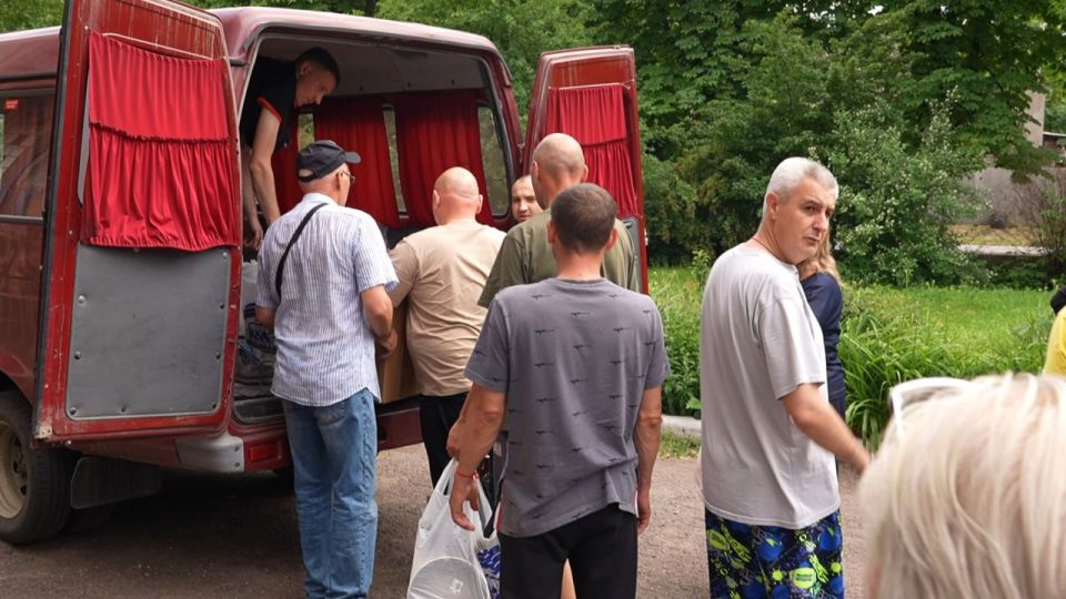 Женское движение Единой России Москвы передало в ПВР Енакиево гуманитарную помощь Женское движение Единой России Москвы передало в ПВР Енакиево гуманитарную помощь
