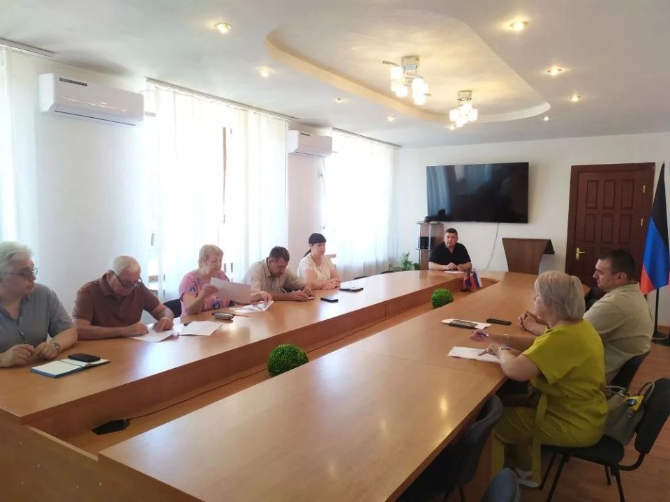 Сегодня, 9 июня, заместитель главы администрации городского округа Торез Люлькович А.А. провел совещание с участием руководителей коммунальных служб городского округа