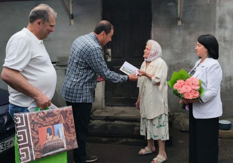 Константин Зинченко: Поздравление с 95-летием Лидии Николаевны Ивановой, жительницы города Волноваха Константин Зинченко: Поздравление с 95-летием Лидии Николаевны Ивановой, жительницы города Волноваха