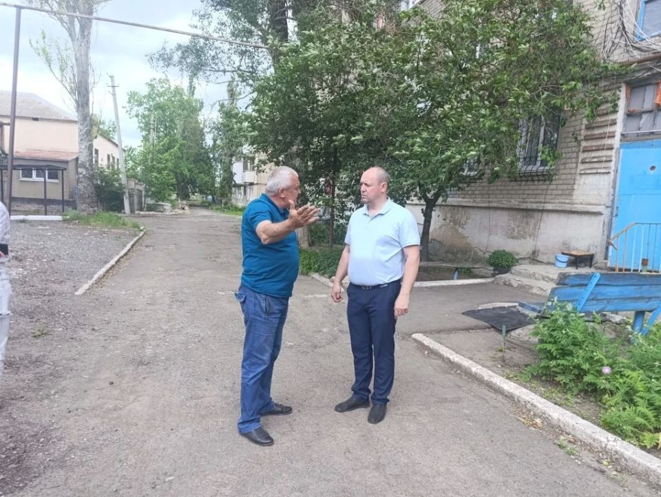 Первый заместитель главы администрации Волновахского муниципального округа Иван Борзых провёл рабочую встречу с трудовым коллективом и жителями пгт Владимировка Первый заместитель главы администрации Волновахского муниципального округа Иван Борзых провёл рабочую встречу с трудовым коллективом и жителями пгт Владимировка