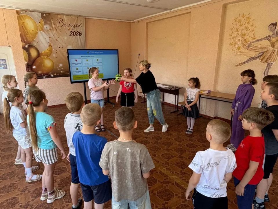 Весёлые каникулы. Время пребывания детей на площадках досуга в лагере при школе №39 городского округа Енакиево проходит весело и содержательно Весёлые каникулы. Время пребывания детей на площадках досуга в лагере при школе №39 городского округа Енакиево проходит весело и содержательно
