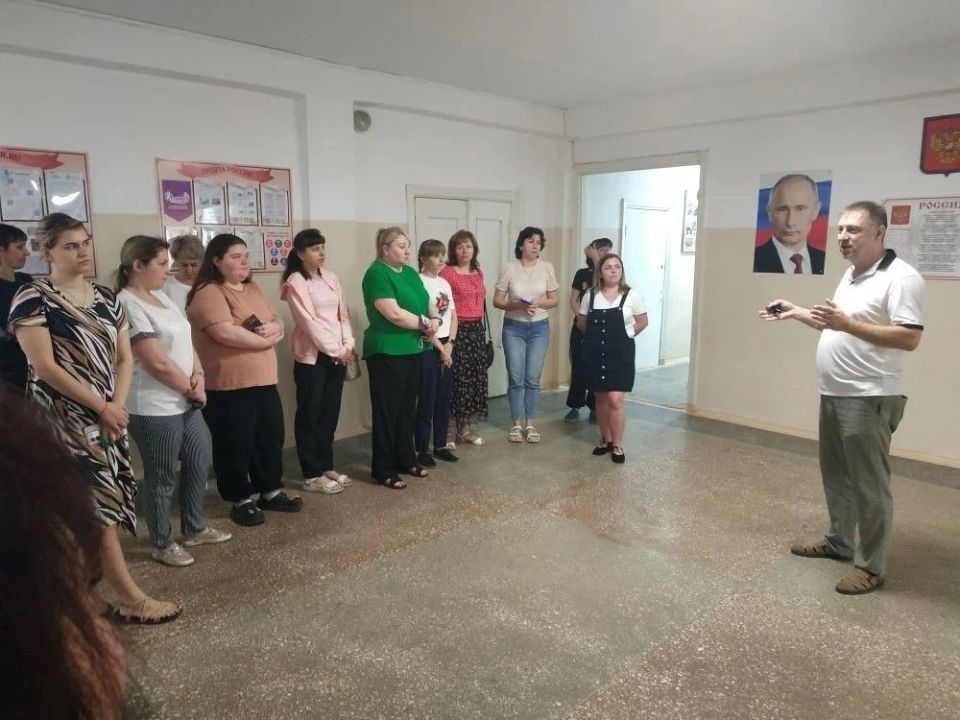 Михаил Меренков: Заместитель руководителя Управы Буденновского внутригородского района Администрации городского округа Донецк Геннадий Хоменок провел встречу с коллективом ГБОУ Школа 120 г.о. Донецк" и жителями района Михаил Меренков: Заместитель руководителя Управы Буденновского внутригородского района Администрации городского округа Донецк Геннадий Хоменок провел встречу с коллективом ГБОУ Школа 120 г.о. Донецк" и жителями района
