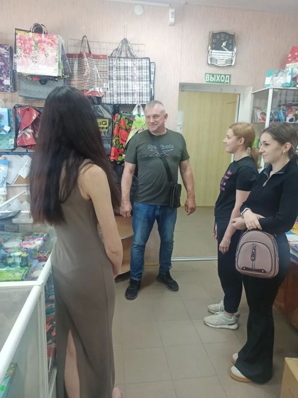 Депутат муниципального совета Андрея Лащенко провел встречу с сотрудниками Амвросиевской типографии