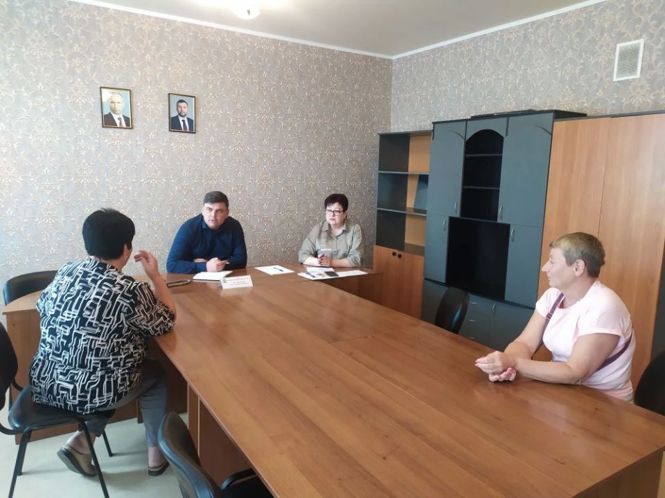 8 июня Глава муниципального образования городской округ Торез Артем Чесноков провел прием населения по личным вопросам 8 июня Глава муниципального образования городской округ Торез Артем Чесноков провел прием населения по личным вопросам
