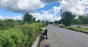 Бригада строителей из Хабаровского края выполнила ремонт дороги на ул. Постышева в Дебальцево