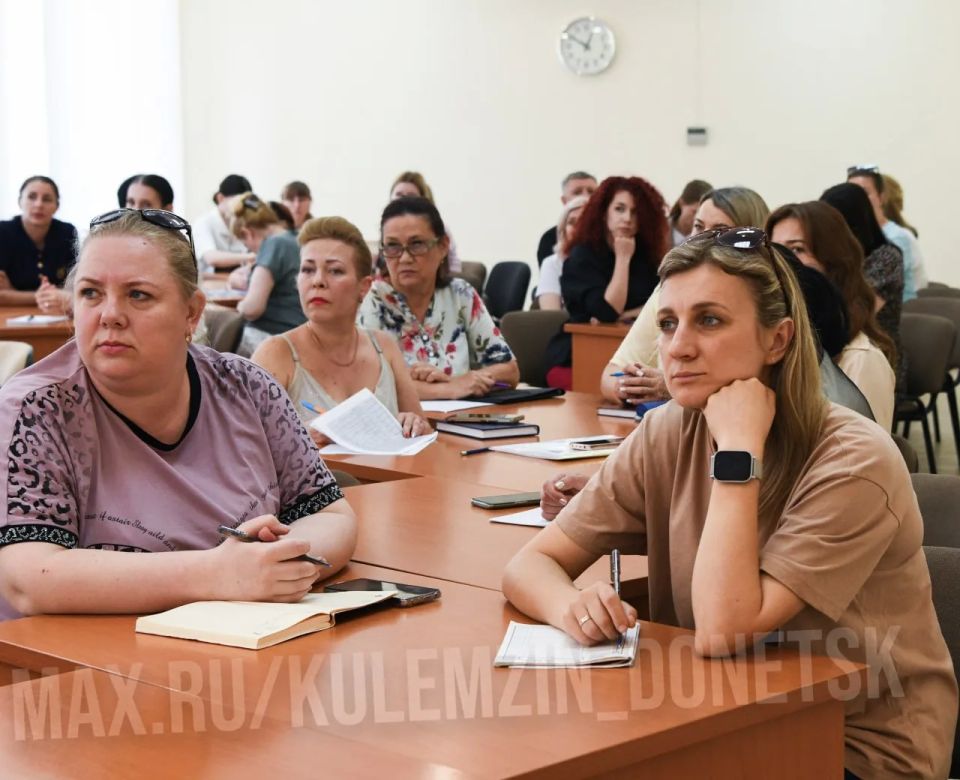 В администрации городского округа Донецк сотрудниками Сбера был проведён вебинар об осуществлении закупок на торговых площадках "Сбер А" и "Сбер B2B" В администрации городского округа Донецк сотрудниками Сбера был проведён вебинар об осуществлении закупок на торговых площадках "Сбер А" и "Сбер B2B"
