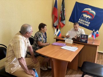Врип главы муниципального образования Старобешевский муниципальный округ Алексей Черкашин провёл личный приём граждан в общественной приёмной Партии «ЕДИНАЯ РОССИЯ»
