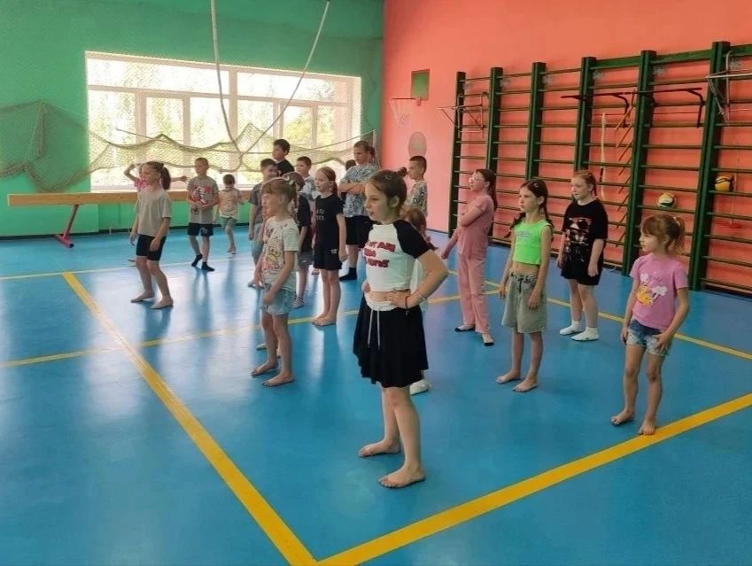 Работники Светлодарского городского Дворца культуры провели 10 июня развлекательно-познавательную программу "Зелёный островок“ для детей пришкольного лагеря “Светлячок" ГБОУ "Светлодарская школа №11 г.о Дебальцево“. Веселые... Работники Светлодарского городского Дворца культуры провели 10 июня развлекательно-познавательную программу "Зелёный островок“ для детей пришкольного лагеря “Светлячок" ГБОУ "Светлодарская школа №11 г.о Дебальцево“. Веселые...