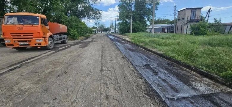 Нижегородские подрядчики обновляют еще одну дорогу в пгт Мангуш Нижегородские подрядчики обновляют еще одну дорогу в пгт Мангуш