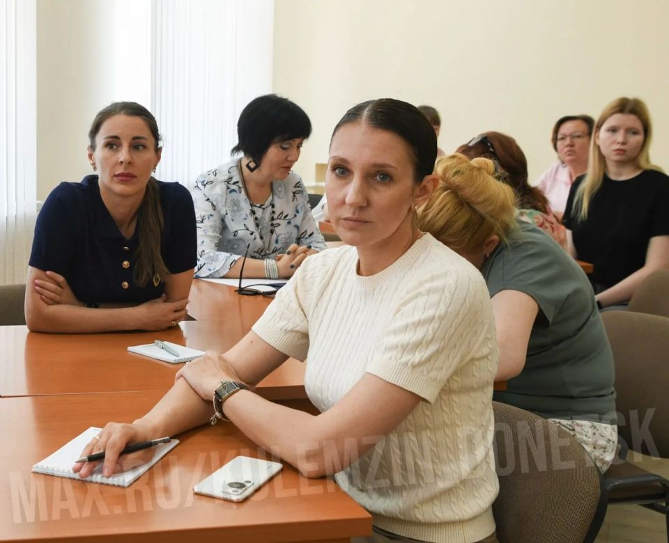В администрации городского округа Донецк сотрудниками Сбера был проведён вебинар об осуществлении закупок на торговых площадках "Сбер А" и "Сбер B2B" В администрации городского округа Донецк сотрудниками Сбера был проведён вебинар об осуществлении закупок на торговых площадках "Сбер А" и "Сбер B2B"