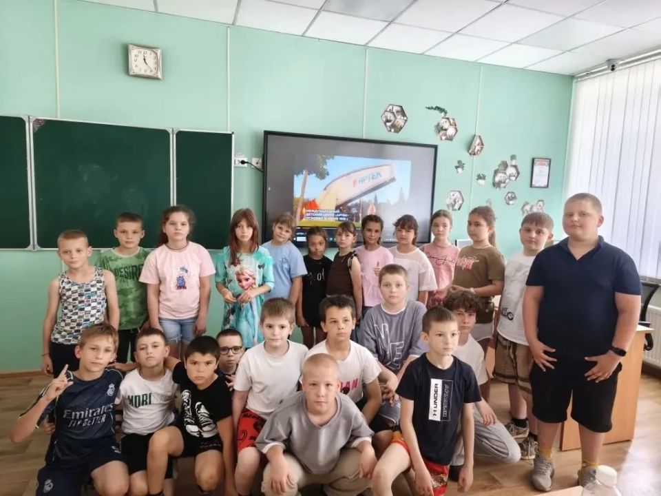 10 июня: остров «Патриоты» в нашем лагере — день силы, гордости и вдохновения, посвященный Дню России! 10 июня: остров «Патриоты» в нашем лагере — день силы, гордости и вдохновения, посвященный Дню России!