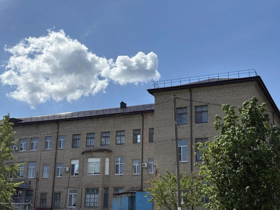 Александр Шатов: Благодаря сахалинцам строители завершили ремонт кровли отделения хирургии в шахтерской больнице Александр Шатов: Благодаря сахалинцам строители завершили ремонт кровли отделения хирургии в шахтерской больнице