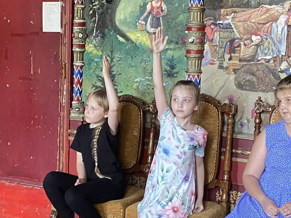 Волшебство «Союзмультфильма» заглянуло сегодня в Зугрэсский городской Дворец культуры Волшебство «Союзмультфильма» заглянуло сегодня в Зугрэсский городской Дворец культуры