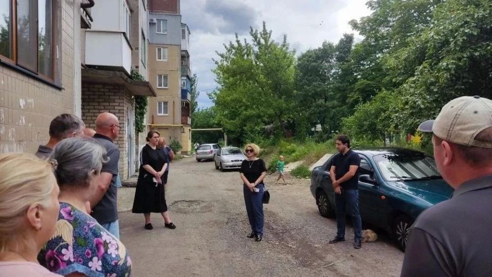 Заместители главы администрации Шахтерского муниципального округа провели встречу с гражданами Заместители главы администрации Шахтерского муниципального округа провели встречу с гражданами