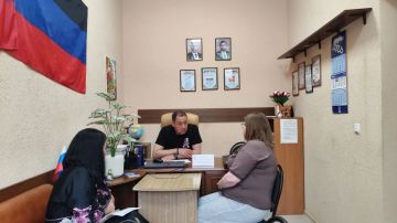 Константин Зинченко: На связи с гражданами. Провел прием граждан в Волновахском отделении общественной приемной Единой России совместно с представителями профильных управлений и отделов администрации Волновахского МО. Ко...