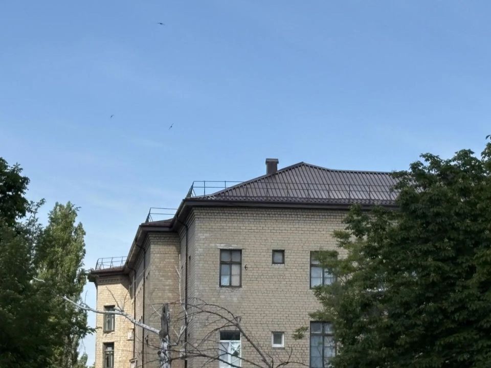 Александр Шатов: Благодаря сахалинцам строители завершили ремонт кровли отделения хирургии в шахтерской больнице Александр Шатов: Благодаря сахалинцам строители завершили ремонт кровли отделения хирургии в шахтерской больнице
