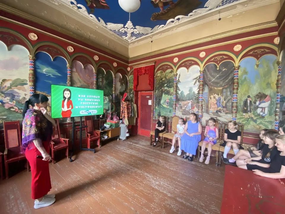 Волшебство «Союзмультфильма» заглянуло сегодня в Зугрэсский городской Дворец культуры Волшебство «Союзмультфильма» заглянуло сегодня в Зугрэсский городской Дворец культуры