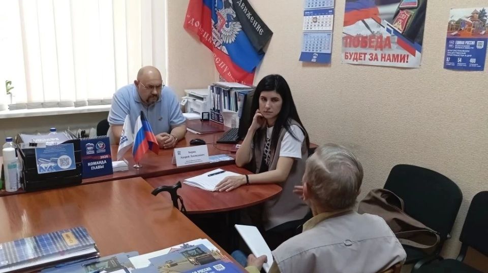 Решение проблем ЖКХ и социальные вопросы: депутаты Народного Совета провели приемы граждан в Донецке Решение проблем ЖКХ и социальные вопросы: депутаты Народного Совета провели приемы граждан в Донецке