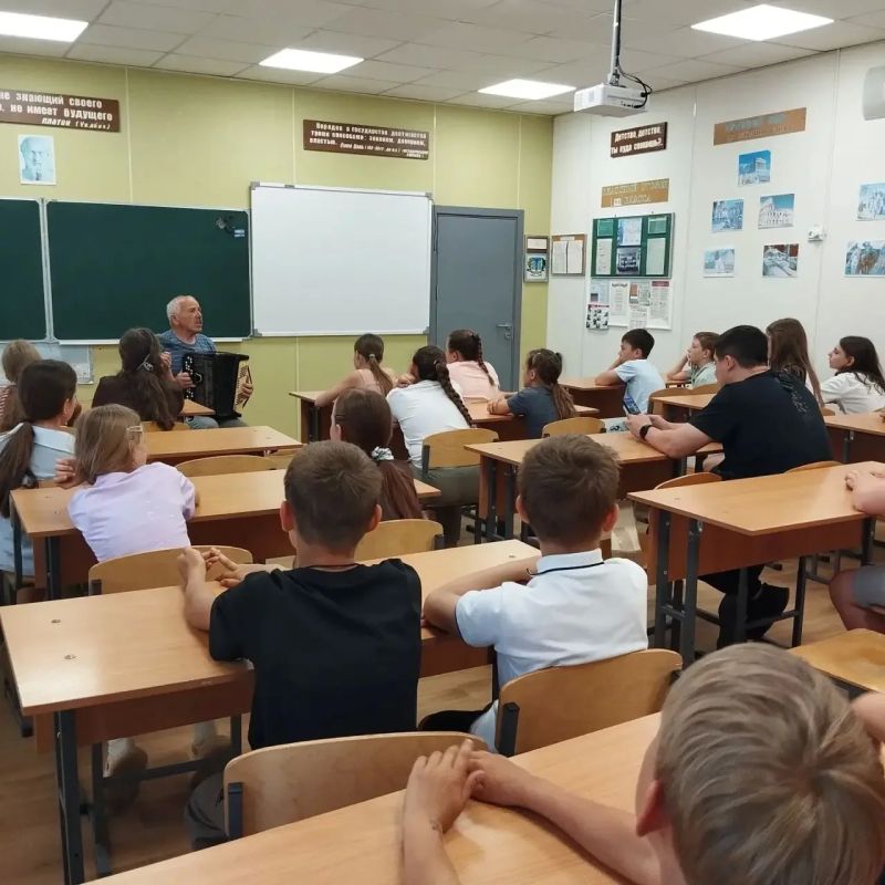 10 июня: остров «Патриоты» в нашем лагере — день силы, гордости и вдохновения, посвященный Дню России! 10 июня: остров «Патриоты» в нашем лагере — день силы, гордости и вдохновения, посвященный Дню России!