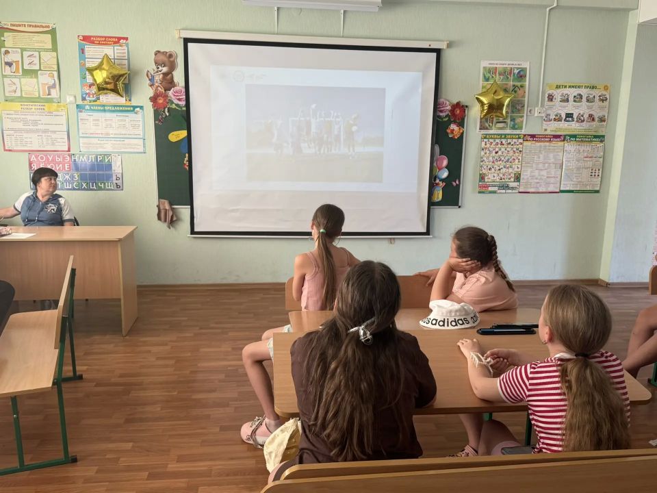 Наталья Великодная: В рамках реализации регионального проекта «Открываем возможности», воспитатели пришкольного лагеря «Чайка» Тельмановской гимназии провели единый отрядный час «Берега нашего детства» Наталья Великодная: В рамках реализации регионального проекта «Открываем возможности», воспитатели пришкольного лагеря «Чайка» Тельмановской гимназии провели единый отрядный час «Берега нашего детства»