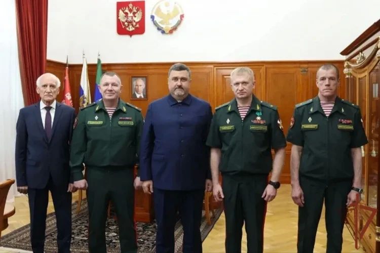 Врио командующего Северо-Кавказским округом Росгвардии встретился с врио главы Республики Дагестан В Дагестане состоялась рабочая встреча временно исполняющего обязанности командующего Северо-Кавказским ордена Жукова округом...