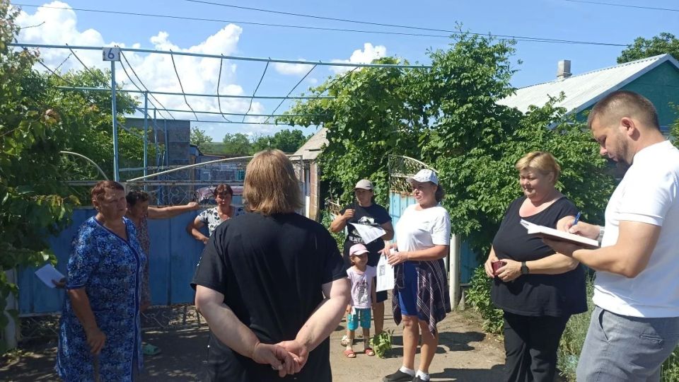 Сегодня депутат Тельмановского муниципального совета Дмитрий Липчанский провёл встречу с жителями села Первомайское Сегодня депутат Тельмановского муниципального совета Дмитрий Липчанский провёл встречу с жителями села Первомайское