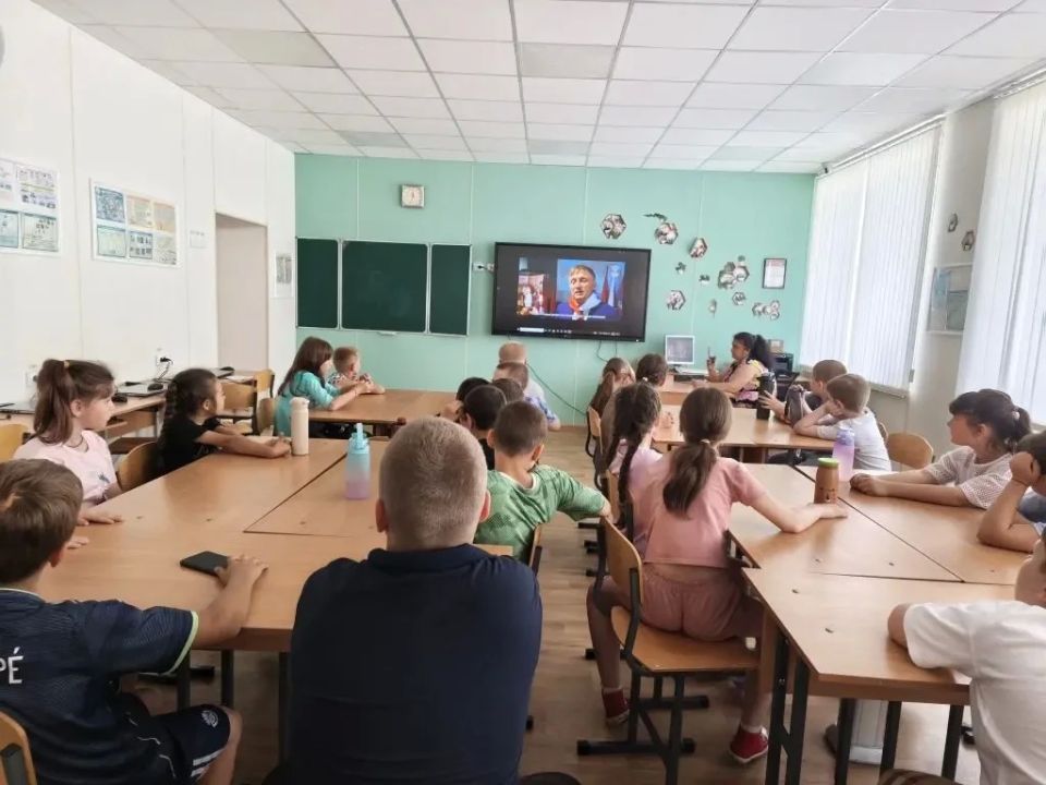 Наталья Великодная: В рамках реализации регионального проекта «Открываем возможности», воспитатели пришкольного лагеря «Чайка» Тельмановской гимназии провели единый отрядный час «Берега нашего детства» Наталья Великодная: В рамках реализации регионального проекта «Открываем возможности», воспитатели пришкольного лагеря «Чайка» Тельмановской гимназии провели единый отрядный час «Берега нашего детства»