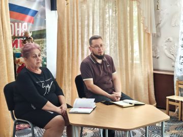 Сегодня, 10 июня 2026 года, в рамках проектов «Управдом» и "Школа ЖКХ", депутат Донецкого городского Совета ДНР Алексей Ковровский провел встречу с трудовым коллективом ГКДОУ "Детский сад № 163 г. о. Донецк"