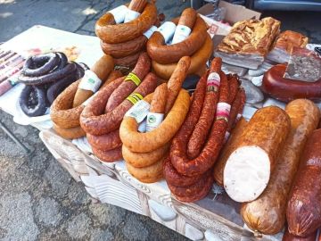 В Докучаевске на центральной площади прошла ярмарка