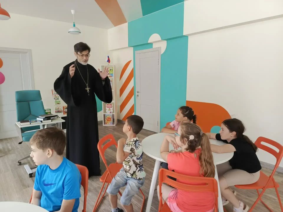 Для мариупольских школьников провели урок духовности Для мариупольских школьников провели урок духовности