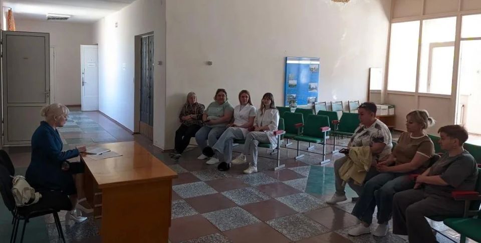 Людмила Деревянко, депутат муниципального совета, провела встречу с жителями поселка Новоамвросиевское