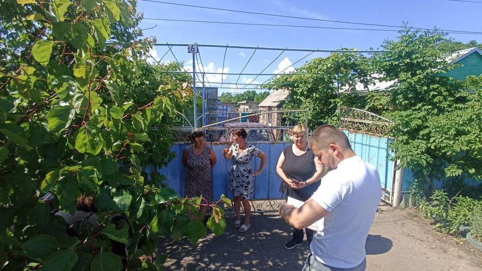 Сегодня депутат Тельмановского муниципального совета Дмитрий Липчанский провёл встречу с жителями села Первомайское Сегодня депутат Тельмановского муниципального совета Дмитрий Липчанский провёл встречу с жителями села Первомайское