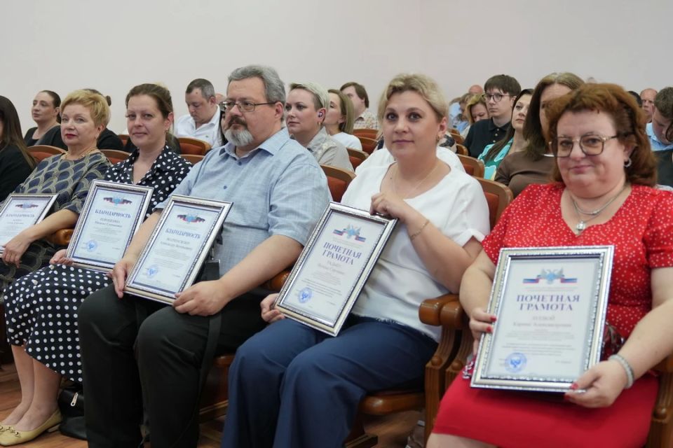 Олег Трофимов: В Министерстве образования и науки ДНР отметили заслуги работников сферы образования региона Олег Трофимов: В Министерстве образования и науки ДНР отметили заслуги работников сферы образования региона