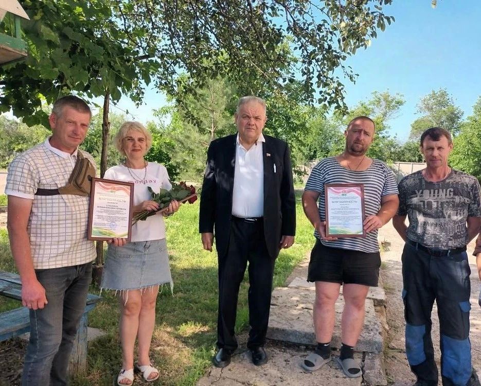 В преддверии Дня России председатель Амвросиевского муниципального совета Александр Алексеевич Шульга обратился с теплыми поздравлениями к коллективу Амвросиевской группы подстанций Амвросиевского РЭС ПО «Харцызские ЭС»... В преддверии Дня России председатель Амвросиевского муниципального совета Александр Алексеевич Шульга обратился с теплыми поздравлениями к коллективу Амвросиевской группы подстанций Амвросиевского РЭС ПО «Харцызские ЭС»...