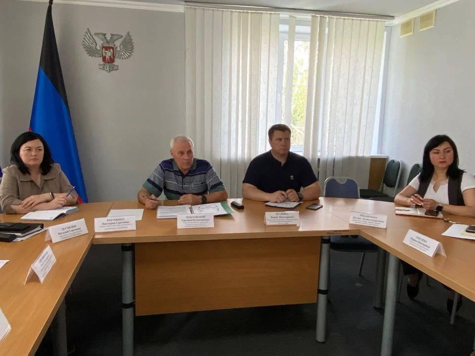 Евгений Поплавский: Провел еженедельное аппаратное совещание с руководителями ведомств и представителями силовых структур